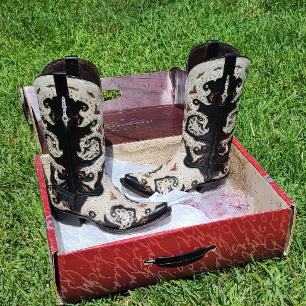 Lucchese Stud Scarlette Black w/ Natural Inlay